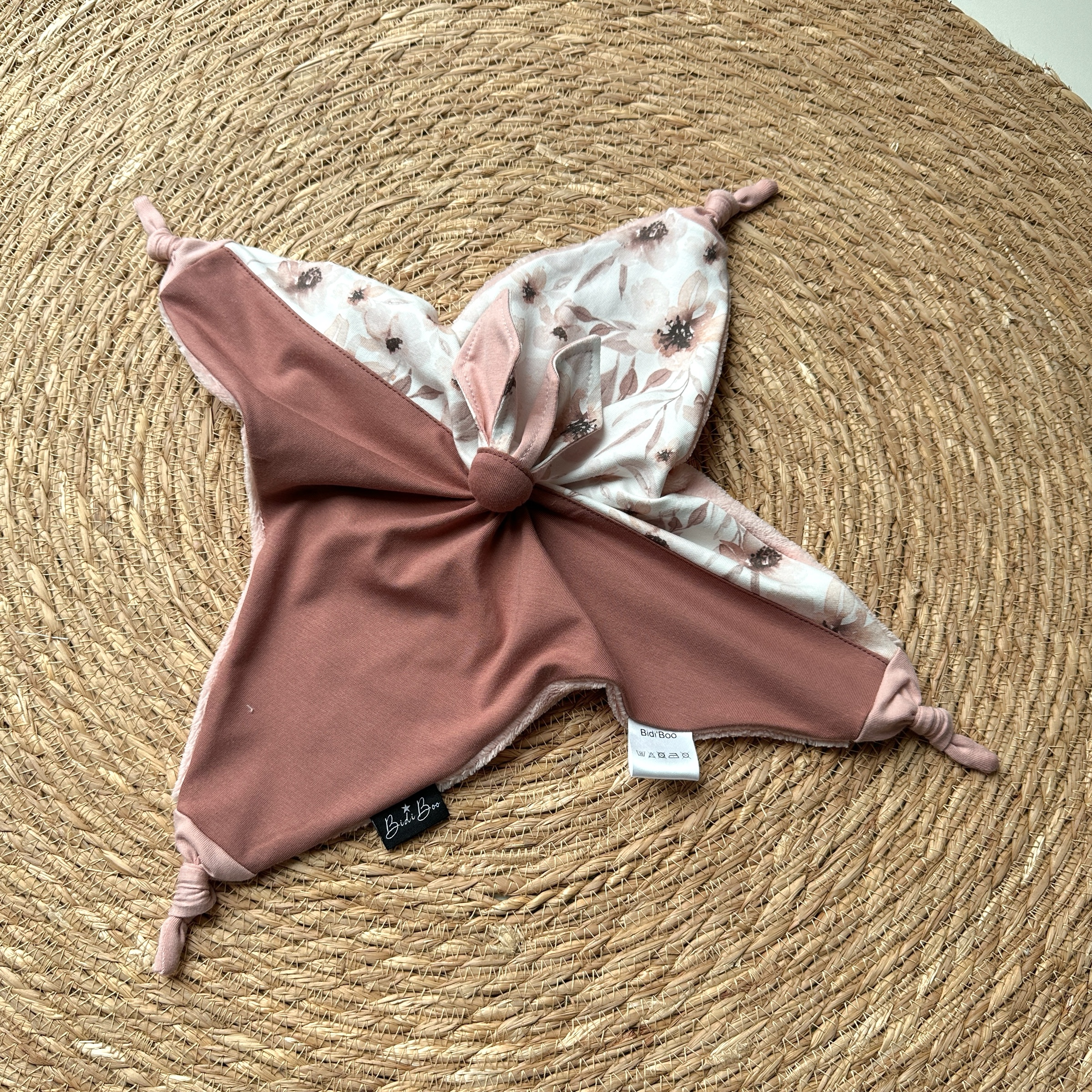 Doudou lapin Camélia