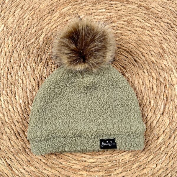 Bonnet pompon bouclette olive